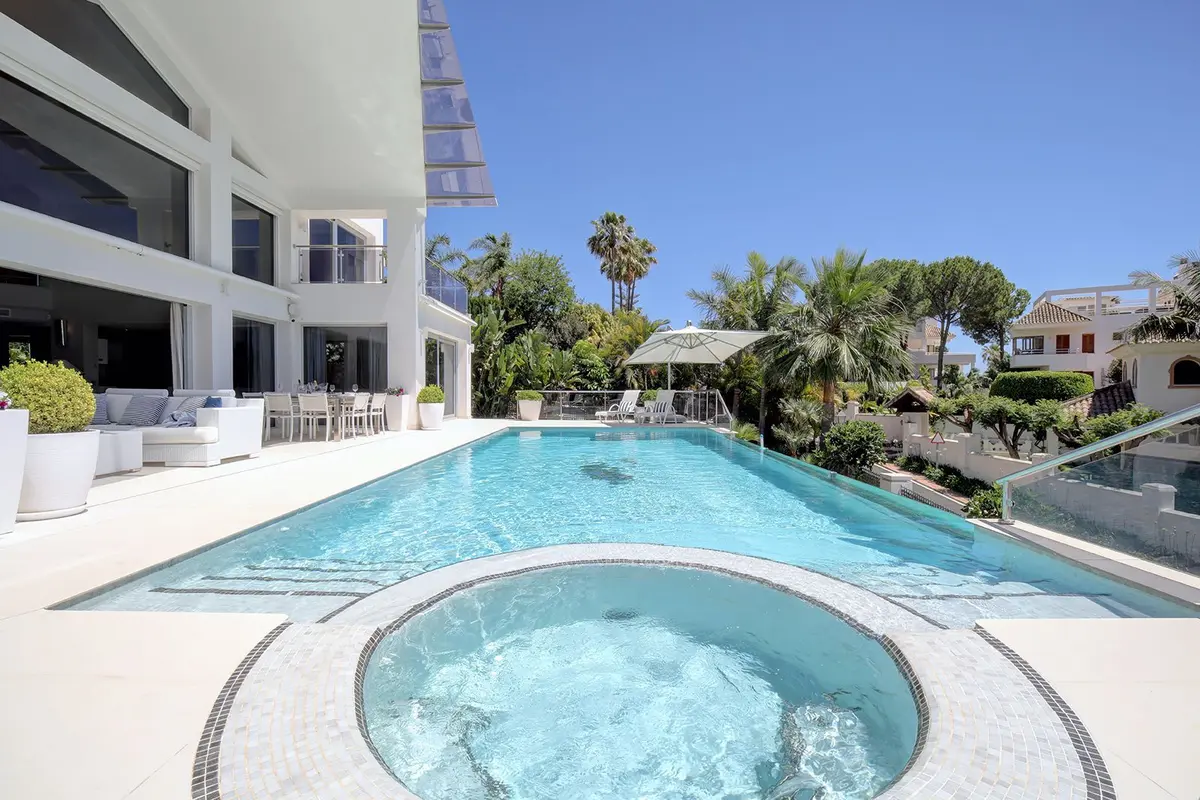 Detached Villa in Nueva Andalucía