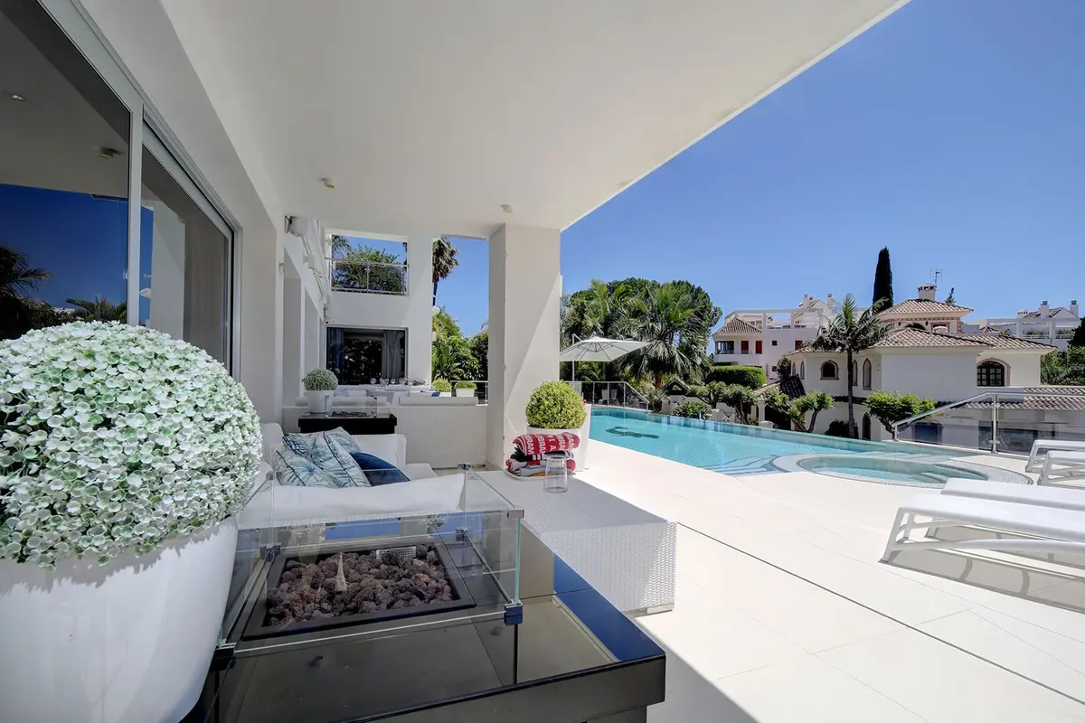 Detached Villa in Nueva Andalucía