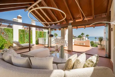 Frontline Beach Penthouse in Bahía del Velerín