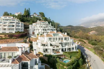 Panoramic Sea View Apartment in Nueva Andalucía, Indoor Pool