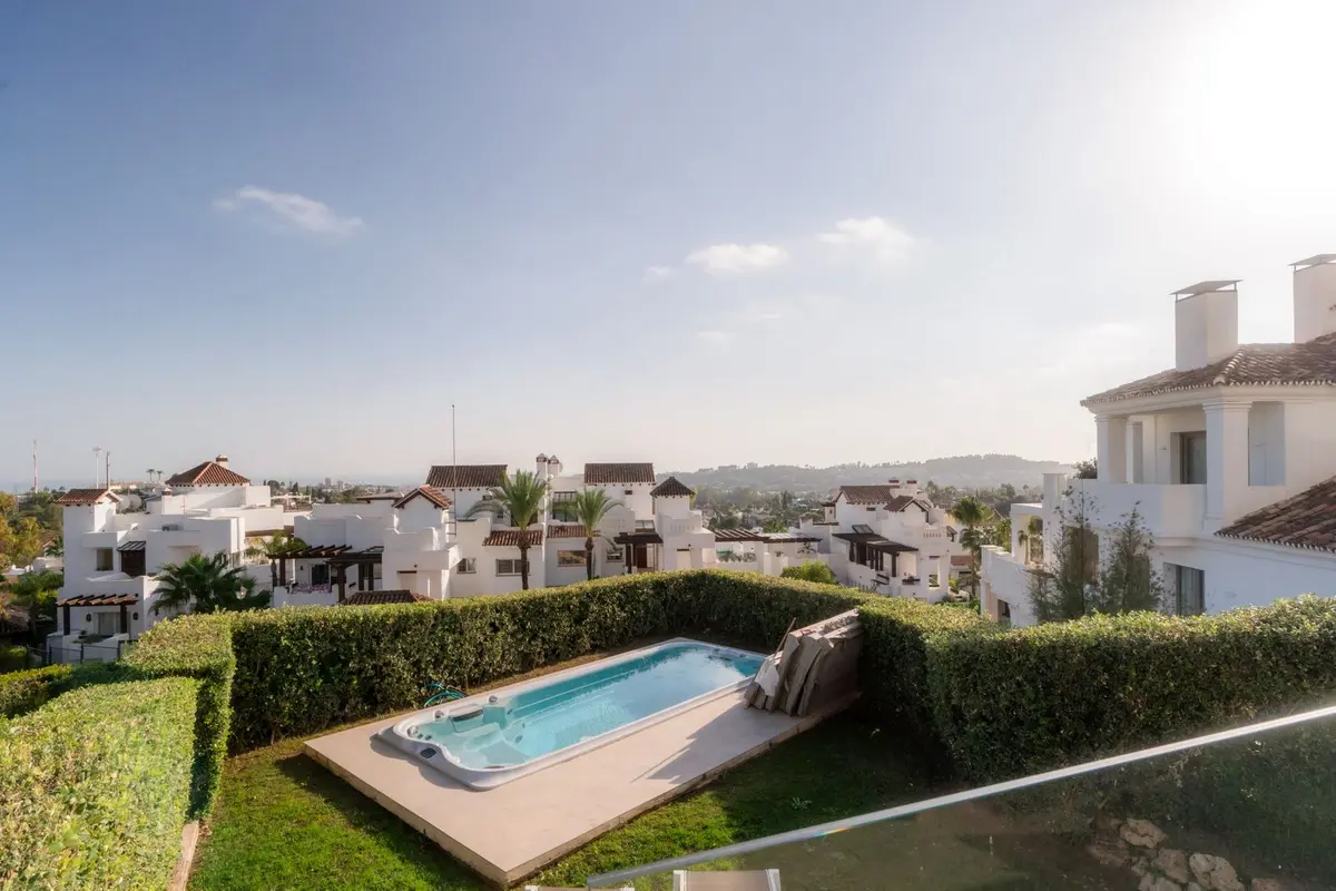 Middle Floor Apartment in Nueva Andalucía
