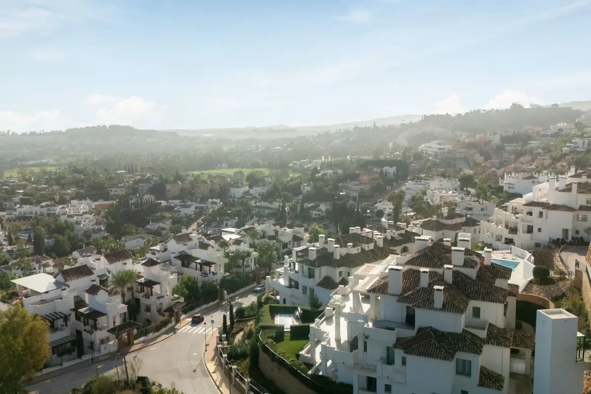 Middle Floor Apartment in Nueva Andalucía