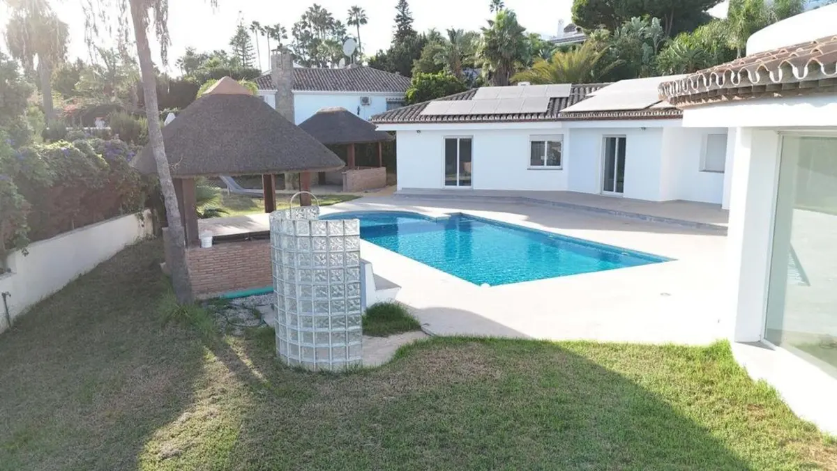 Detached Villa in El Paraiso