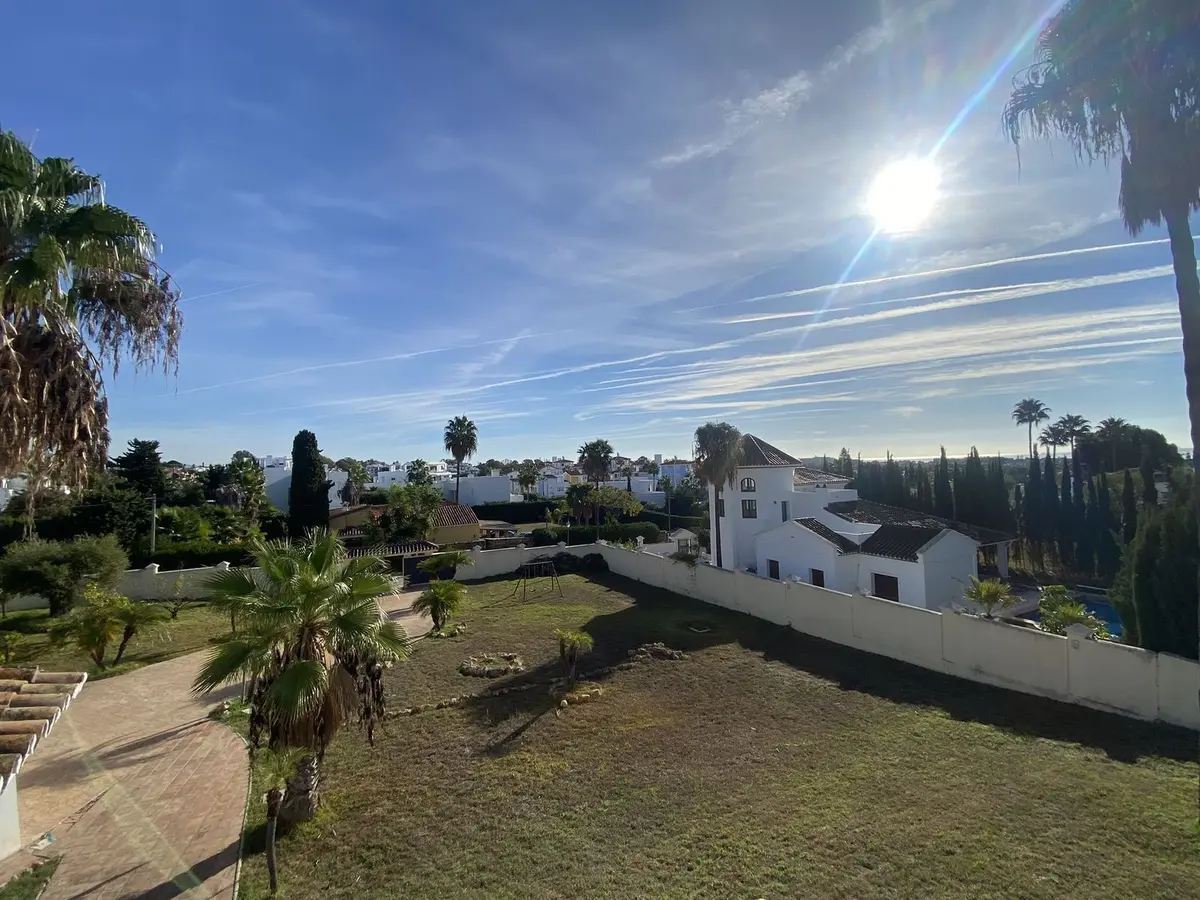 Detached Villa in El Paraiso
