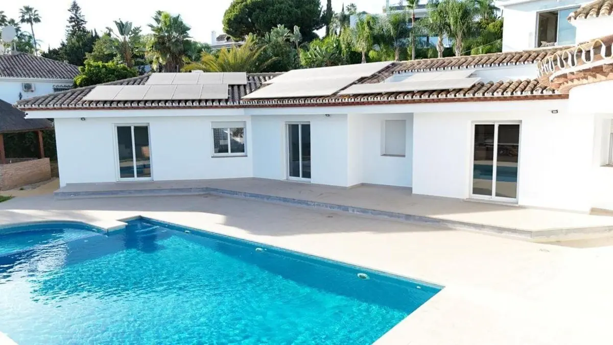 Detached Villa in El Paraiso