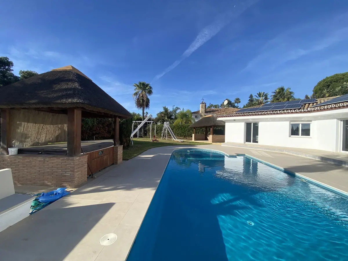 Detached Villa in El Paraiso