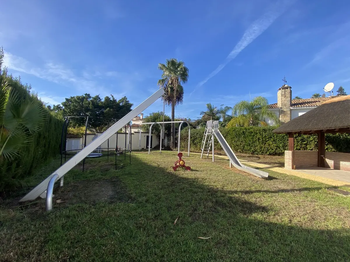 Detached Villa in El Paraiso