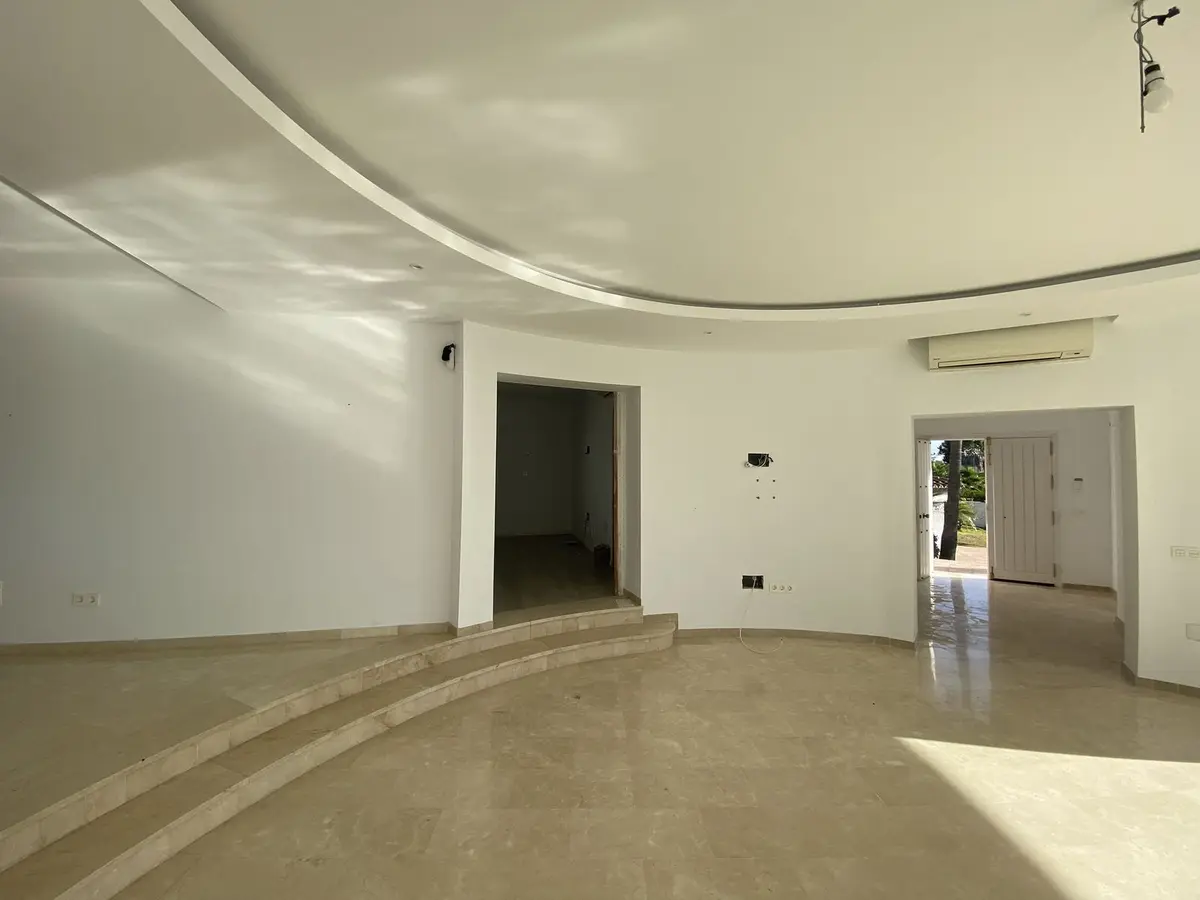 Detached Villa in El Paraiso