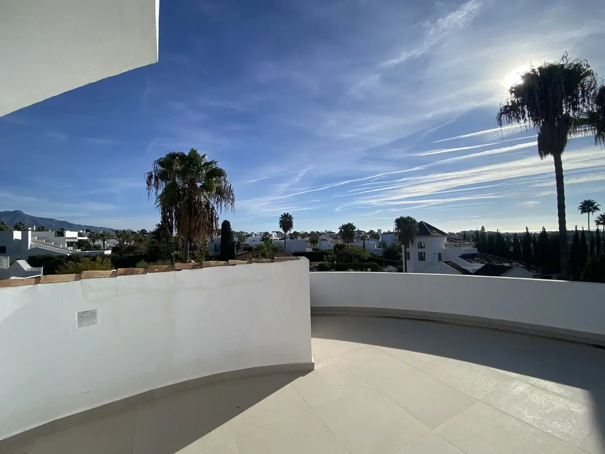 Detached Villa in El Paraiso