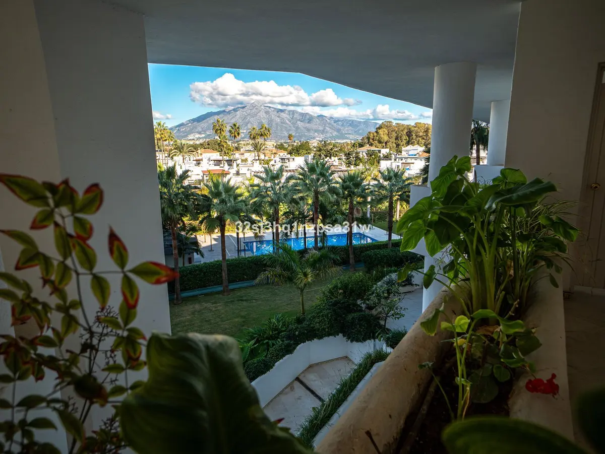 Middle Floor Apartment in Guadalmina Baja