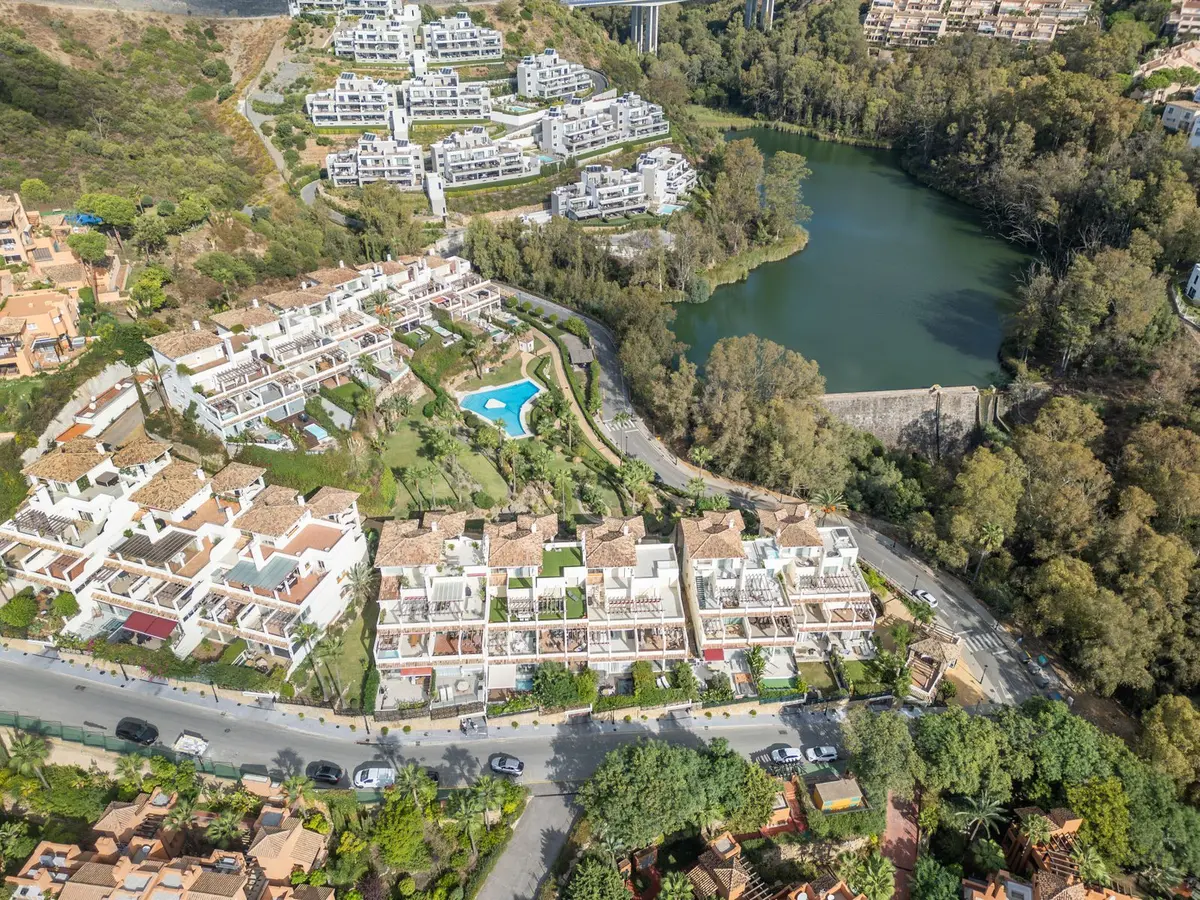 Middle Floor Apartment in Nueva Andalucía