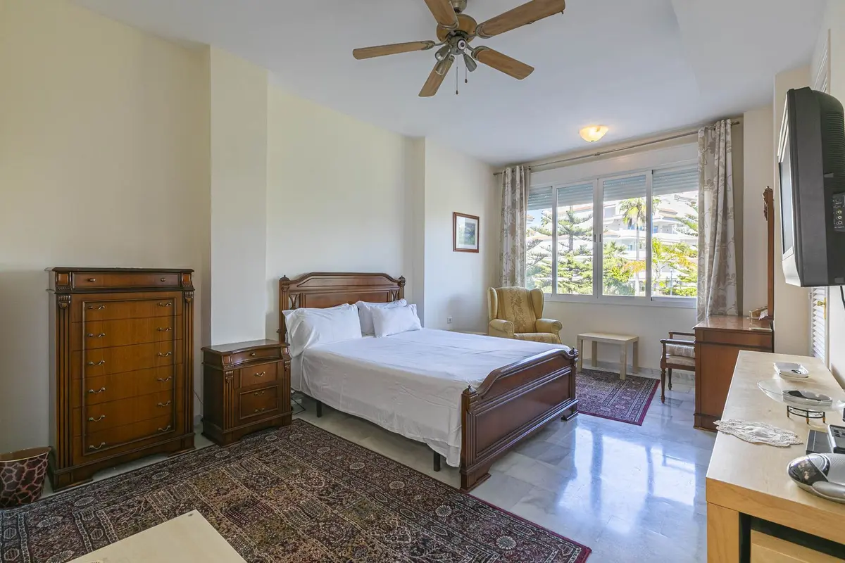 Middle Floor Apartment in Nueva Andalucía