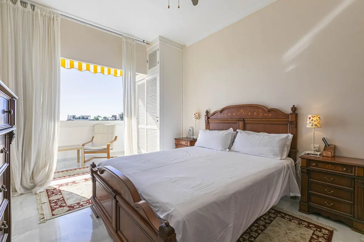 Middle Floor Apartment in Nueva Andalucía