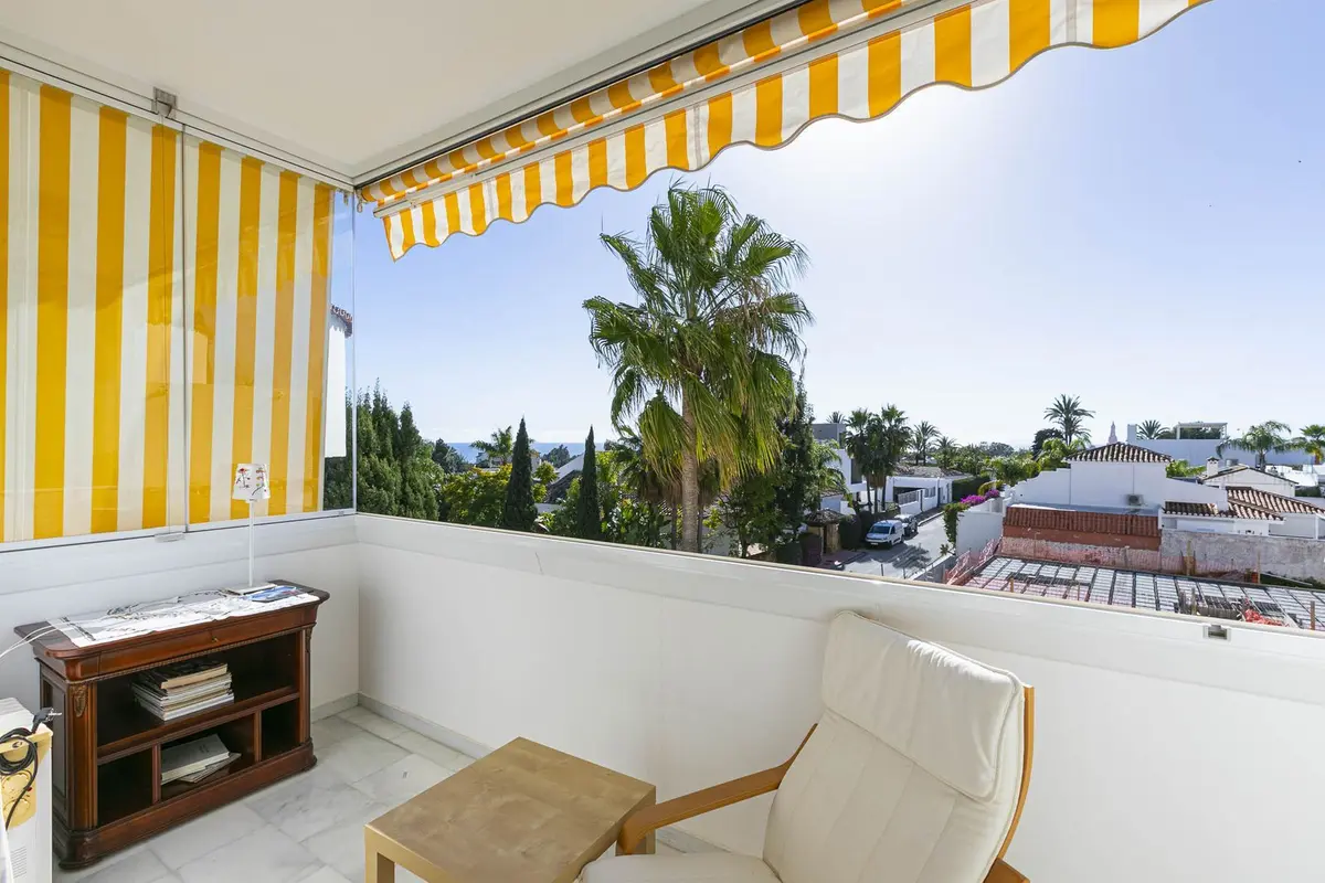 Middle Floor Apartment in Nueva Andalucía