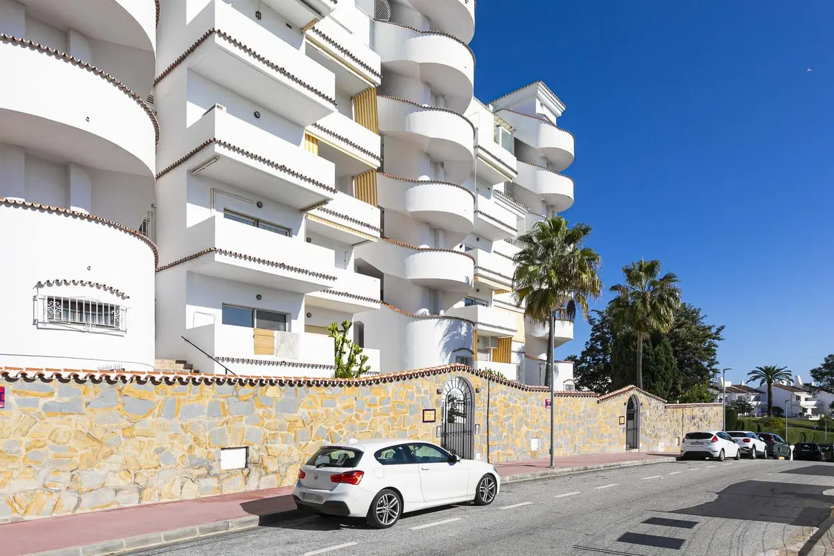 Middle Floor Apartment in Nueva Andalucía