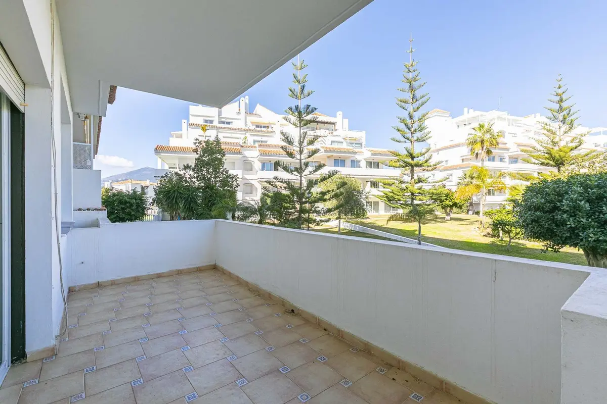 Middle Floor Apartment in Nueva Andalucía