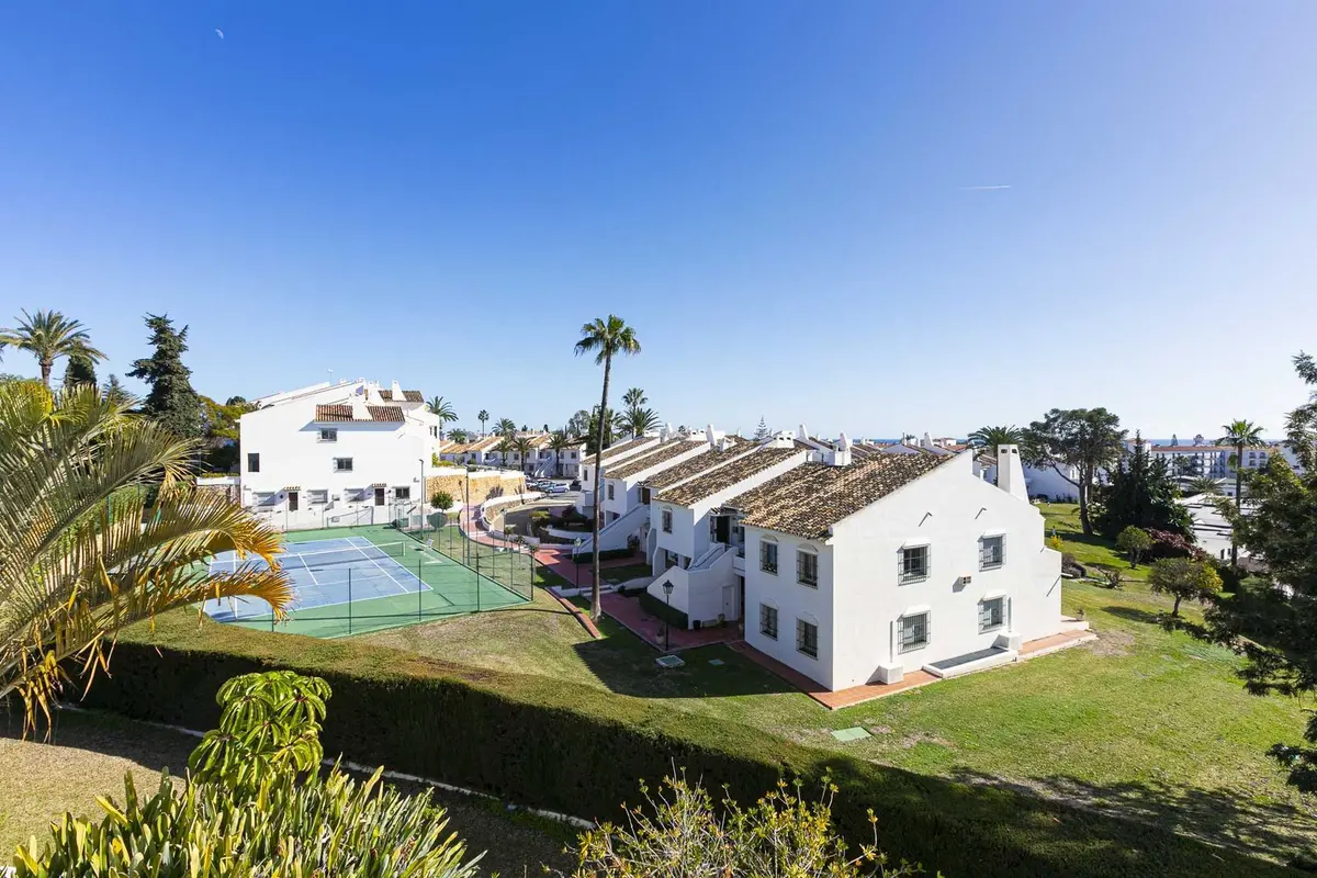 Middle Floor Apartment in Nueva Andalucía