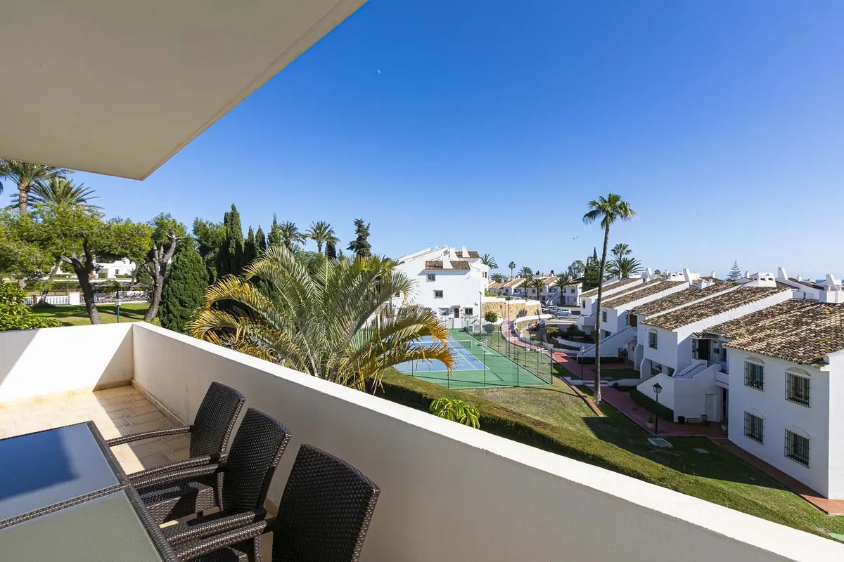 Middle Floor Apartment in Nueva Andalucía