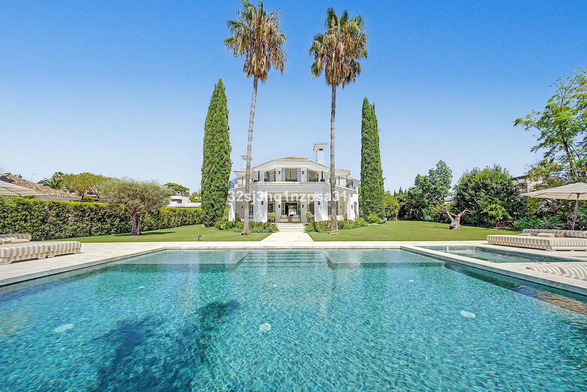 Detached Villa in Nueva Andalucía