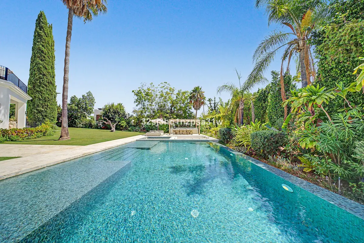 Detached Villa in Nueva Andalucía