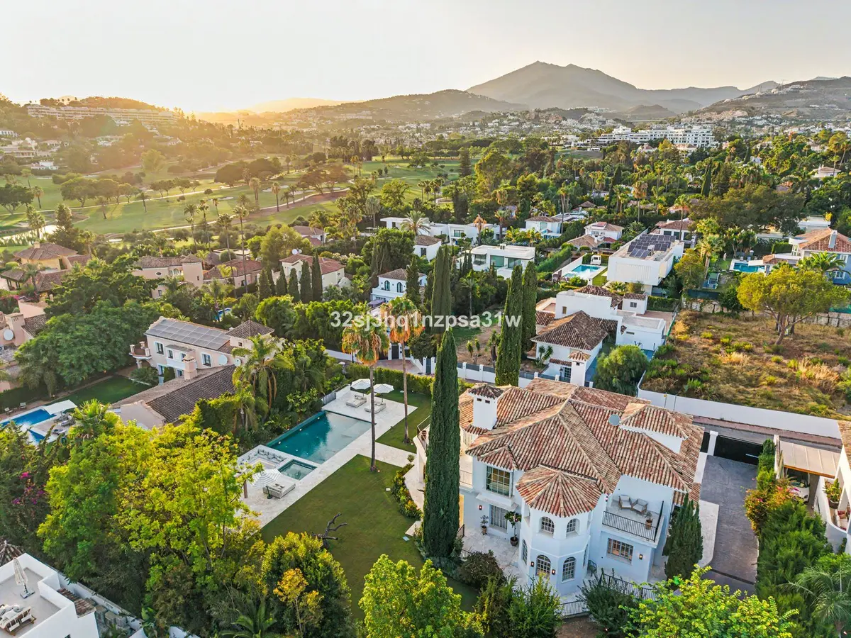Detached Villa in Nueva Andalucía