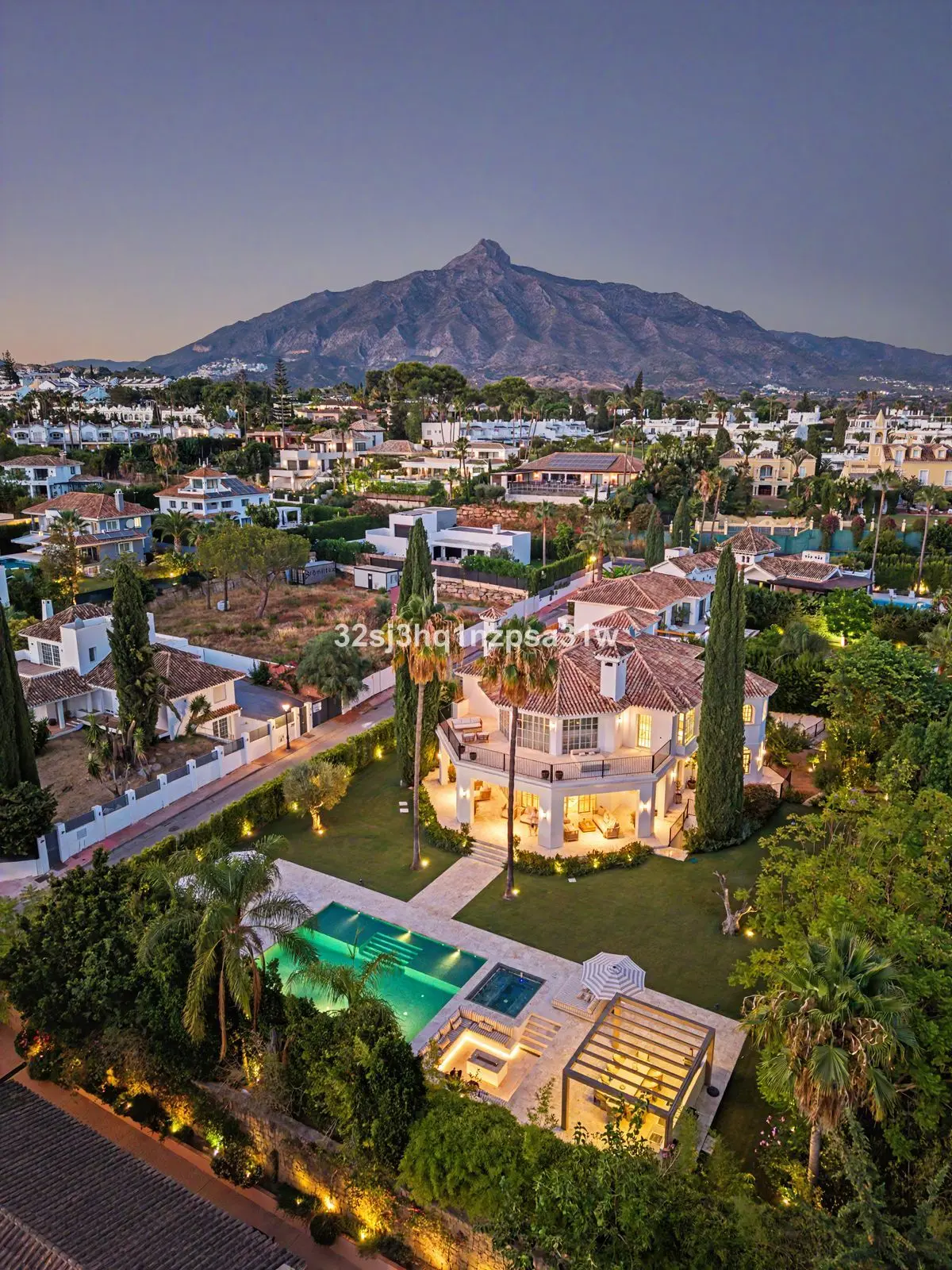 Detached Villa in Nueva Andalucía