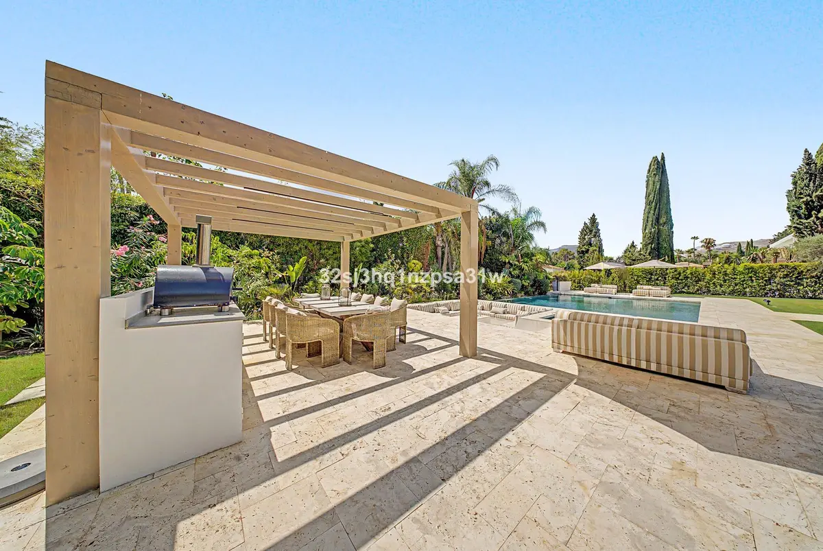 Detached Villa in Nueva Andalucía