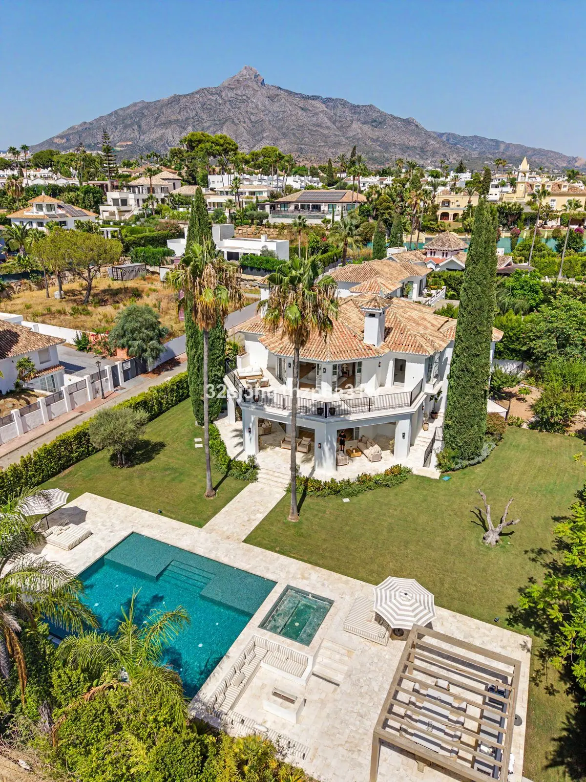 Detached Villa in Nueva Andalucía