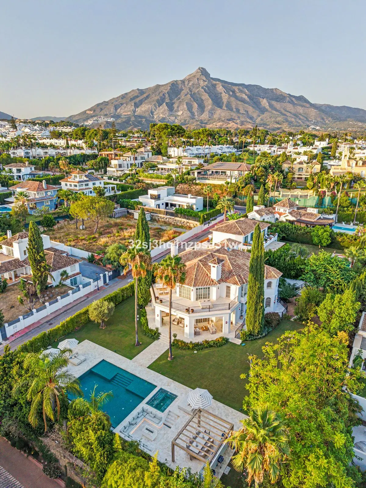 Detached Villa in Nueva Andalucía