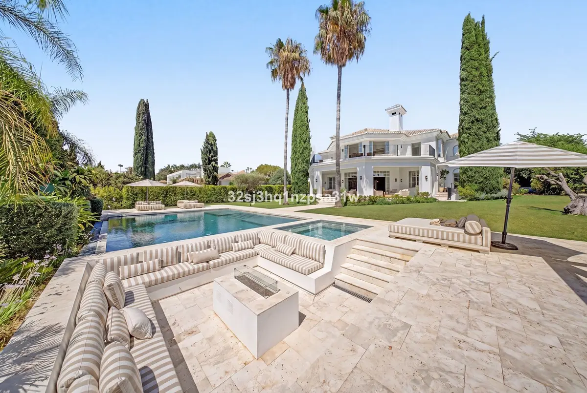 Detached Villa in Nueva Andalucía