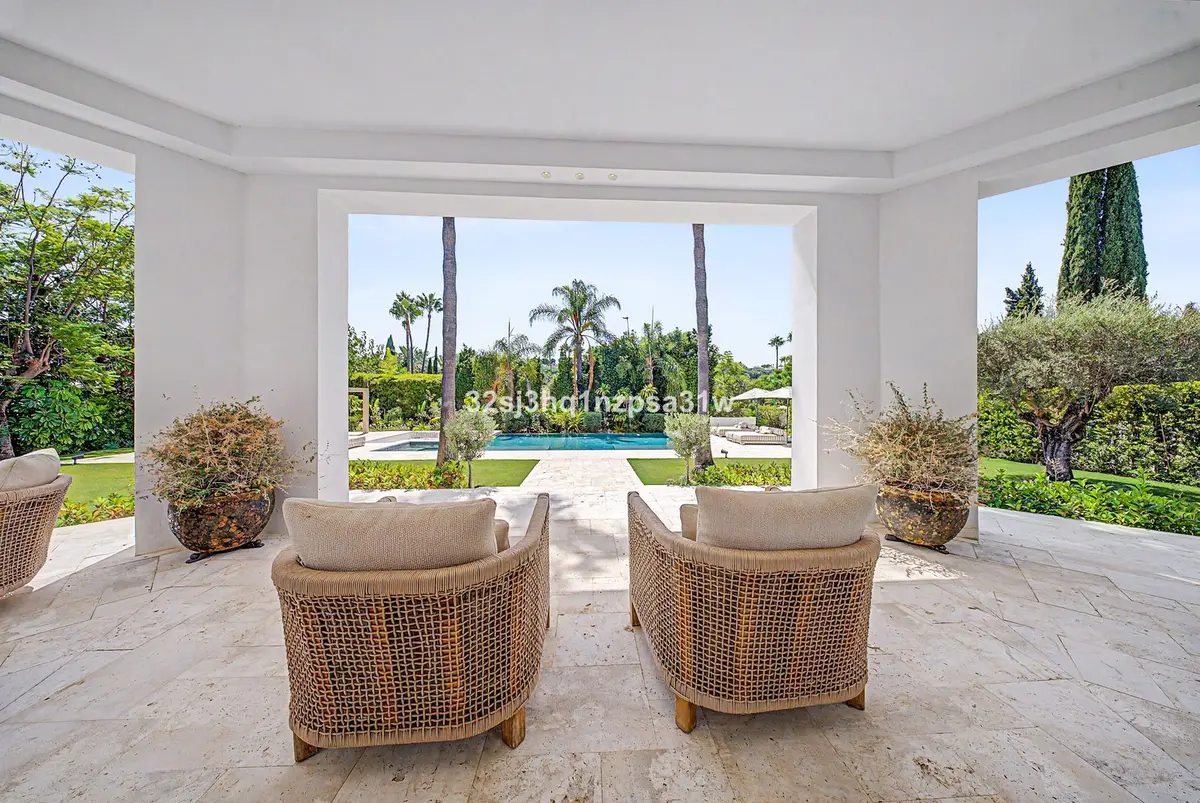 Detached Villa in Nueva Andalucía